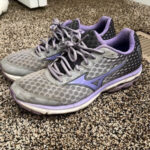 Mizuno Waverider Running Shoe, lightly worn